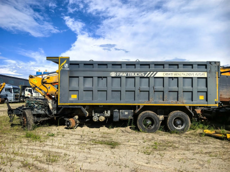FAW J6* 8x4 Самосвал — Б/У, 2022 г.