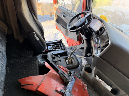 Shacman (Shaanxi) SX 6x6 Седельный тягач SX42586V385 — Б/У, 2023 г.