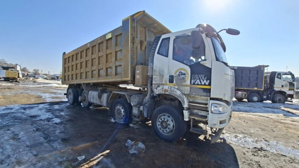 FAW J6 8x4 Самосвал СА3310Р66K24T4E5 — Б/У, 2023 г.