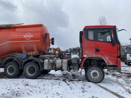 Shacman (Shaanxi) SX 6x6 Седельный тягач SX42586V385 — Б/У, 2023 г.