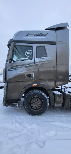FAW J7 4x2 Седельный тягач CA4180P77K25E5 — Б/У, 2023 г.