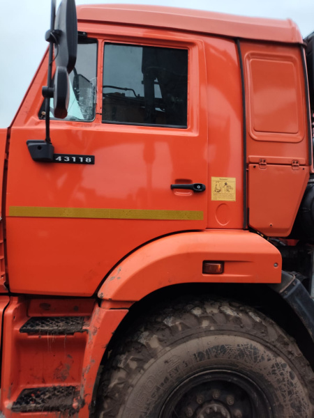 КамАЗ 43118 6x6 Бортовой с КМУ 41K00G-LA — Б/У, 2022 г.