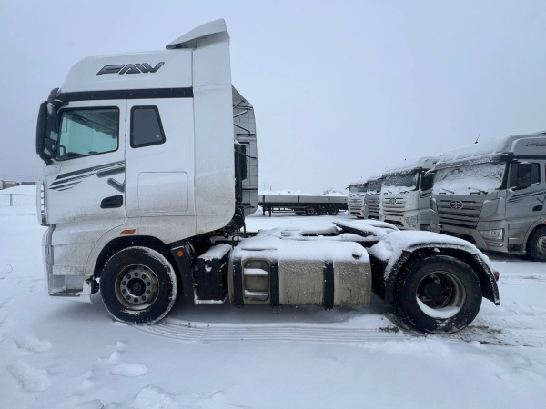 FAW J7 4x2 Седельный тягач CA4180P77K25E5 — Б/У, 2023 г.