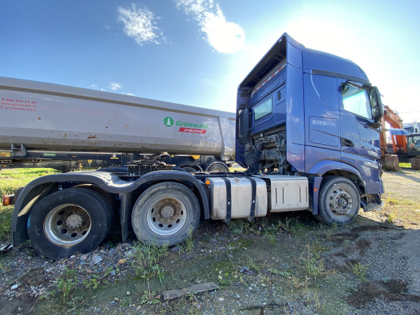 BEIJING BJ 6x4 Седельный тягач BJ4250D6CP-02 — Б/У, 2023 г.