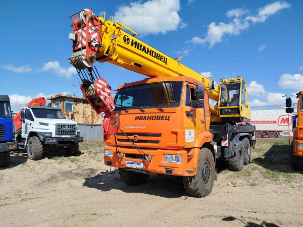 Ивановец (Ивановский машиностроительный завод автокран, ООО) КС-45717К-3 — Б/У, 2022 г. (Сургут, 51491 км)