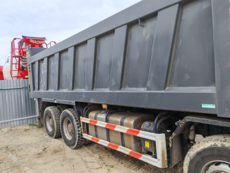 Shacman (Shaanxi) SX 8x4 Самосвал SX331863366 — Б/У, 2024 г.