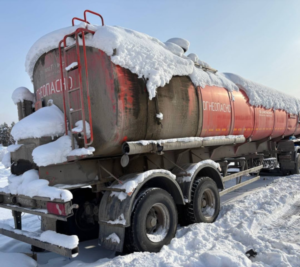 УралСпецТранс 94657L (Бензовоз) — Б/У, 2023 г.