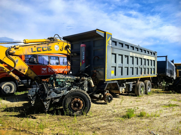 FAW J6* 8x4 Самосвал — Б/У, 2022 г.