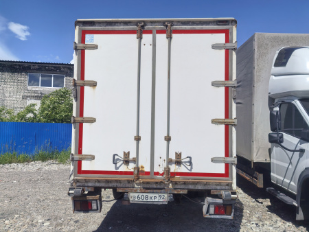 Isuzu ELF 9.5 Изотермический/рефрижератор с гидробортом АФ-4749B0 — Б/У, 2017 г.