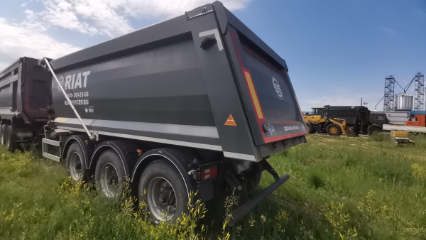 РИАТ 85830F Прицеп самосвал — Б/У, 2023 г.