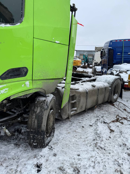 Shacman (Shaanxi) SX 4x2 Седельный тягач SX4188YY381 — Б/У, 2023 г.