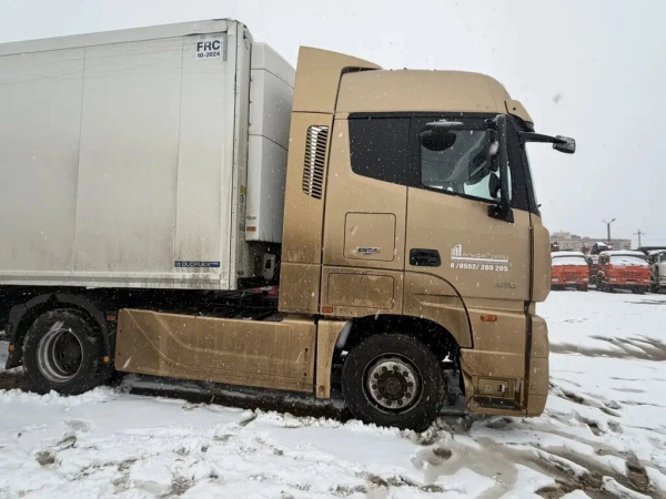 Foton AUMAN 4x2 Седельный тягач BJ4189SLFKA — Б/У, 2023 г.