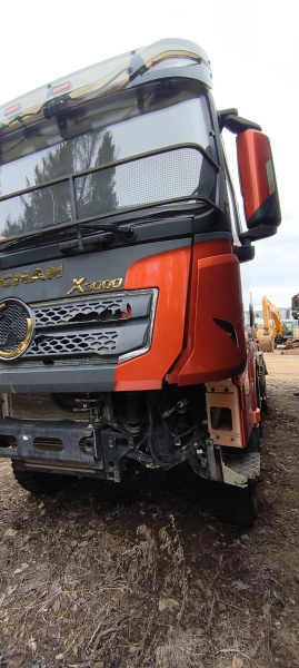 Shacman (Shaanxi) SX 6x6 Седельный тягач SX42584DV385 — Б/У, 2022 г.