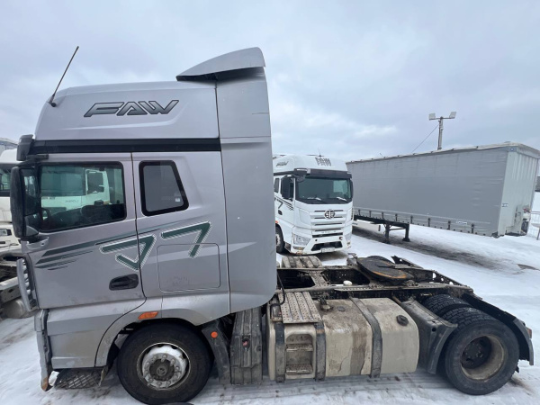 FAW J7 4x2 Седельный тягач CA4180P77K25E5 — Б/У, 2023 г.