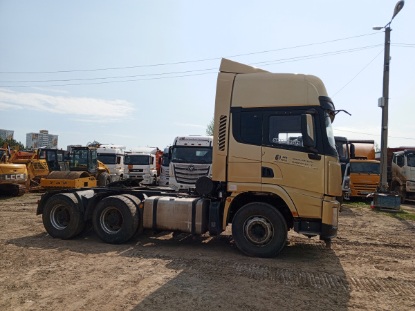Shacman (Shaanxi) SX 6x4 Седельный тягач SX42584W324C — Б/У, 2022 г.