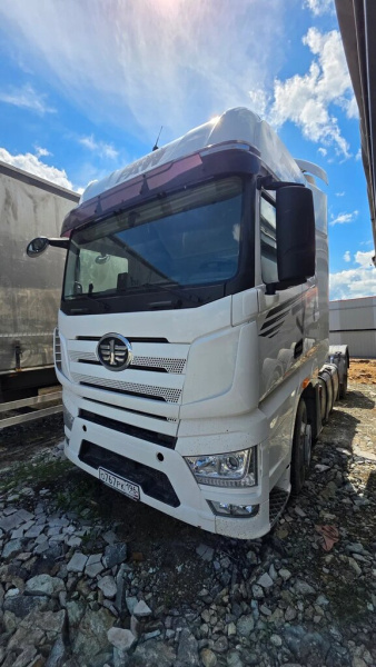 FAW J7 4x2 Седельный тягач CA4180P77K25E5 — Б/У, 2023 г.