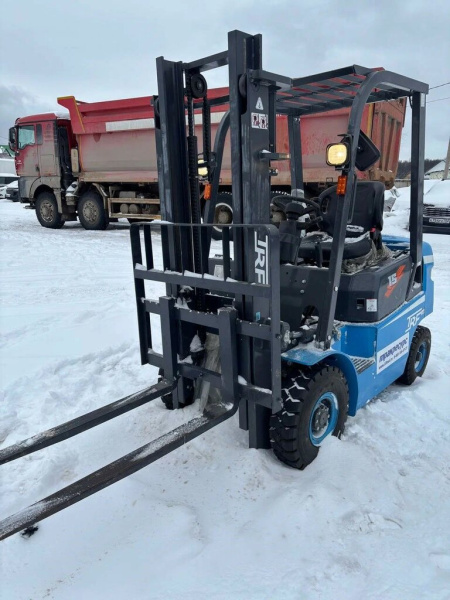 TRF D Вилочный погрузчик D15-3Х — Б/У, 2023 г.