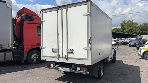 UAZ Фургон-рефрижератор Стандарт двускатный мост 4х2 2.7 5MT — Б/У, 2024 г.