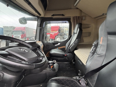 Shacman (Shaanxi) SX 4x2 Седельный тягач SX4188YY381 — Б/У, 2024 г.