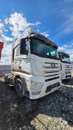 FAW J7 4x2 Седельный тягач CA4180P77K25E5 — Б/У, 2023 г.