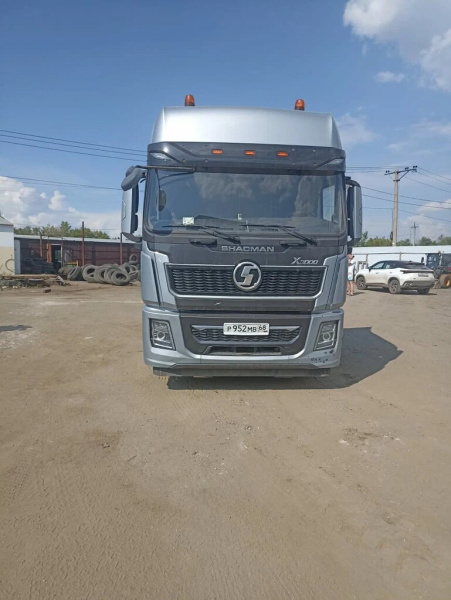 Shacman (Shaanxi) SX 6x4 Седельный тягач SX42584V324 — Б/У, 2023 г.