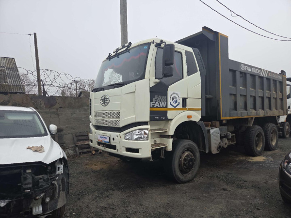 FAW (First Automotive Works) J6 6x6 CA3250P66K24L1TE5 — Б/У, 2023 г. (Курган, 103596 км)