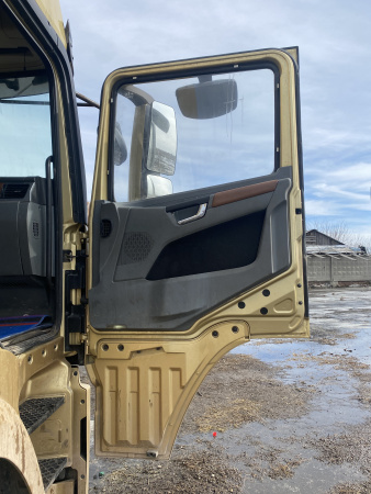 Shacman (Shaanxi) SX 6x4 Седельный тягач SX42584V324 — Б/У, 2023 г.