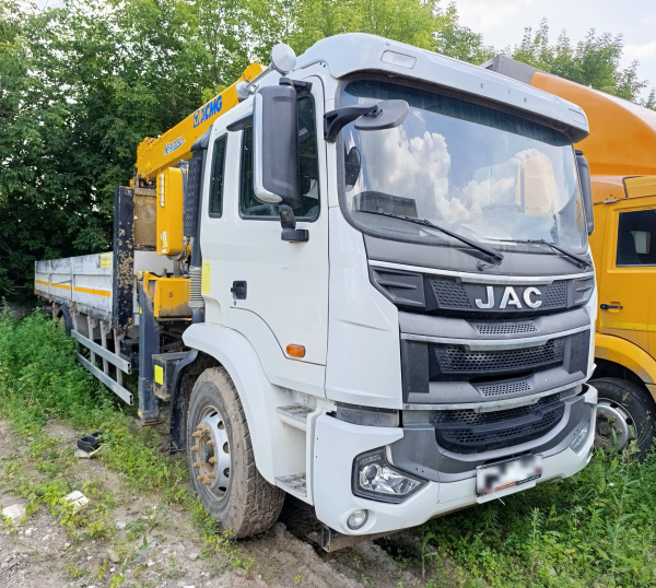 JAC N200 Бортовой с КМУ — Б/У, 2023 г.