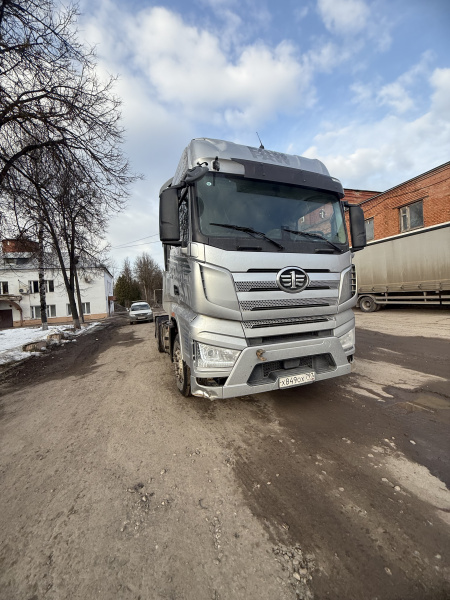 FAW J7 4x2 Седельный тягач CA4180P77K25E5 — Б/У, 2023 г.