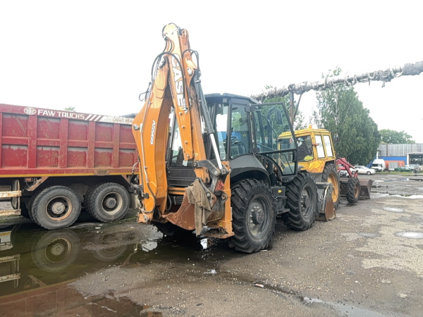 CASE 695SV Экскаватор-погрузчик — Б/У, 2024 г.