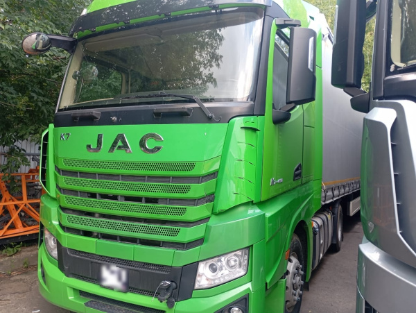 JAC K7 4x2 Седельный тягач — Б/У, 2023 г.