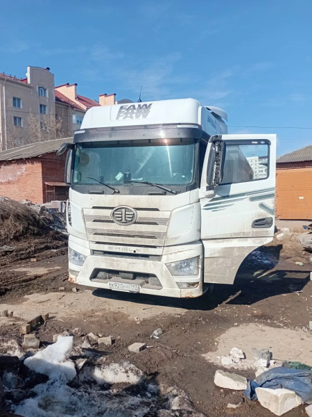 FAW J7 6x4 Седельный тягач CA4250P77K25T1E5 — Б/У, 2023 г.