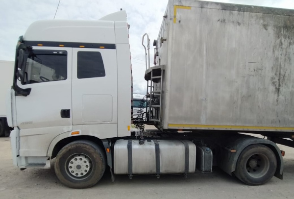 SANY HQC 4x2 Седельный тягач HQC240DE — Б/У, 2024 г.