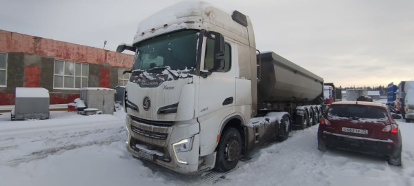 Shacman (Shaanxi) SX 4x2 Седельный тягач SX4188YY381 — Б/У, 2024 г.