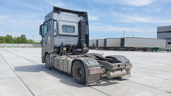 JAC K7 4x2 Седельный тягач — Б/У, 2023 г.