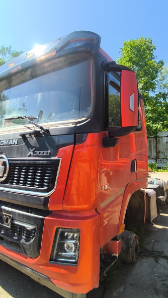 Shacman (Shaanxi) SX 6x6 Седельный тягач SX42586V385 — Б/У, 2023 г.