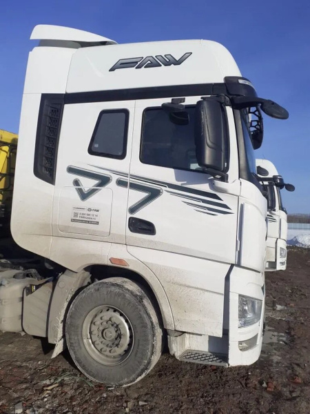 FAW J7 6x4 Седельный тягач CA4250P77K25T1E5 — Б/У, 2023 г.