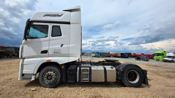 FAW J7 4x2 Седельный тягач CA4180P77K25E5 — Б/У, 2023 г.