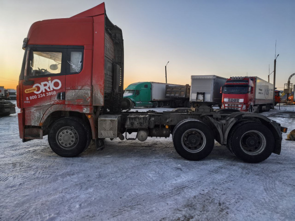 Shacman (Shaanxi) SX 6x4 Седельный тягач SX42584V324 — Б/У, 2023 г.