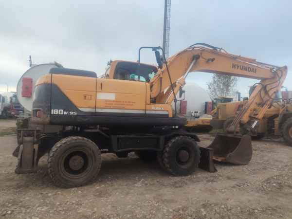 Hyundai R180 Экскаватор колесный R180W-9S — Б/У, 2016 г.
