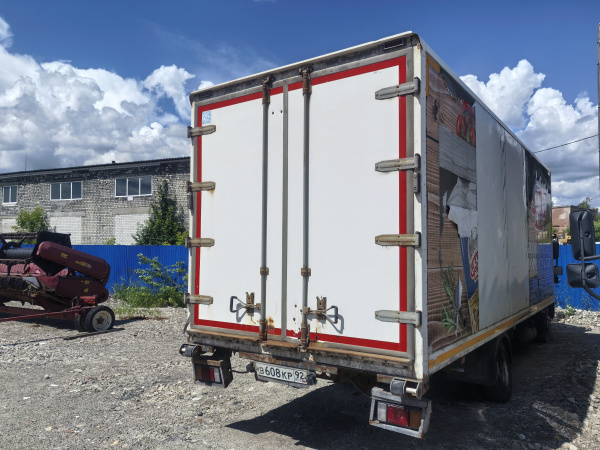 Isuzu ELF 9.5 Изотермический/рефрижератор с гидробортом АФ-4749B0 — Б/У, 2017 г.