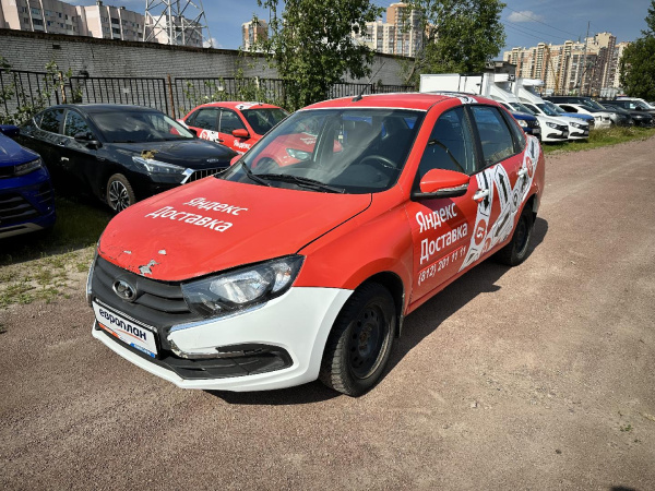 Lada Granta седан — Б/У, 2023 г. (Санкт-Петербург, 86027 км)