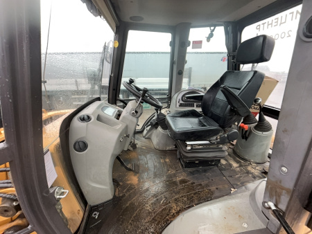 RUNMAX SE440TS Экскаватор-погрузчик — Б/У, 2023 г.