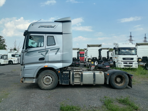 FAW J7 4x2 Седельный тягач CA4180P77K25E5 — Б/У, 2023 г.