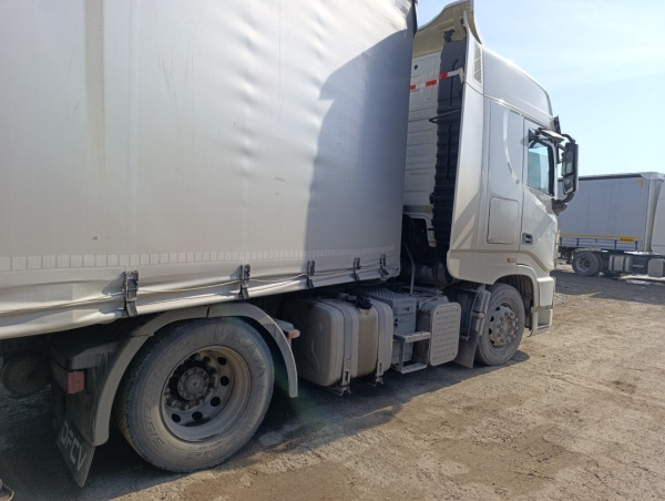 DONGFENG DFH4180 — Б/У, 2023 г.