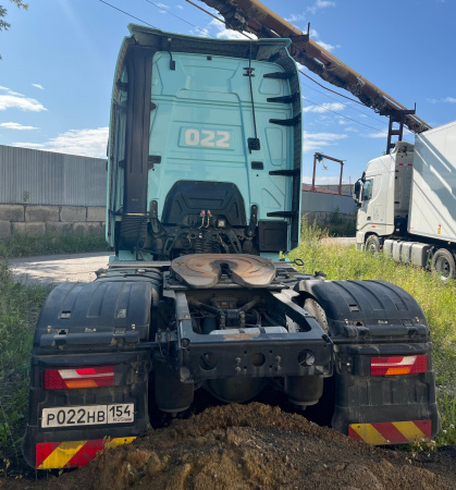 Shacman (Shaanxi) SX 4x2 Седельный тягач SX4188YY381 — Б/У, 2023 г.