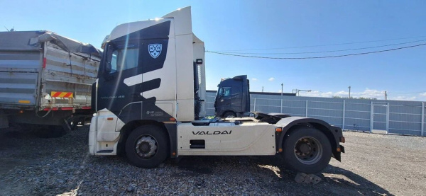 VALDAI 45 4x2 Седельный тягач FB2R13 — Б/У, 2024 г.