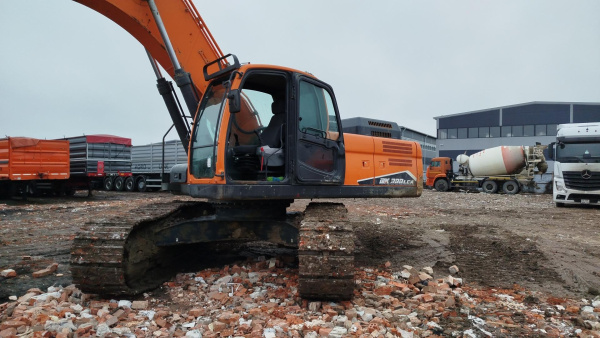 DEVELON (Hyundai Doosan Infracore Co., Ltd.) DX300LCA-7M — Б/У, 2023 г. (Краснодар, 2423 км)