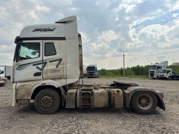 FAW J7 4x2 Седельный тягач CA4180P77K25E5 — Б/У, 2023 г.