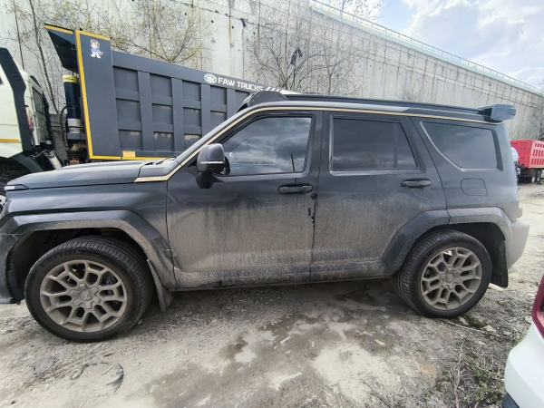 TANK 700 Е1 3.0 HEV 9AT 4WD — Б/У, 2024 г.
